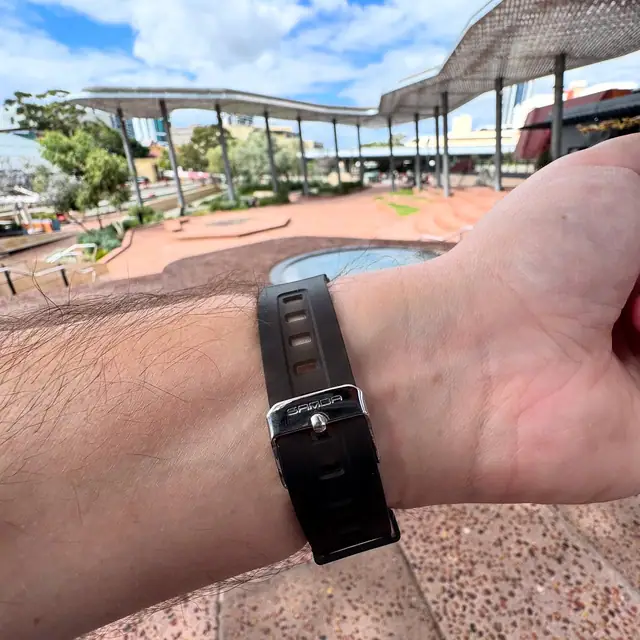 Underside strap and buckle of the SANDA 6133 on wrist