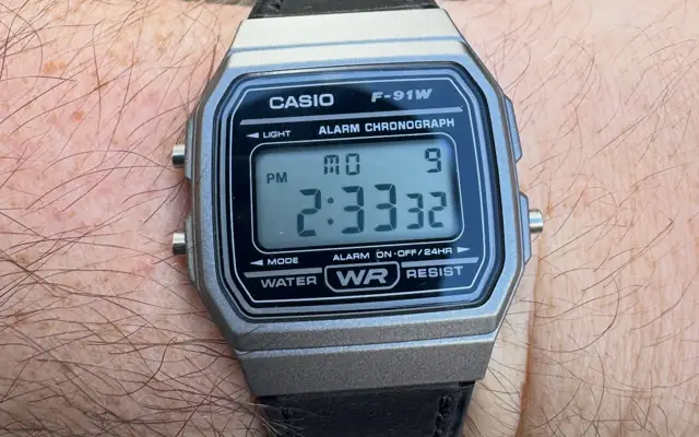 My gunmetal F-91W on black leather. Vario supplied the straps for this build.